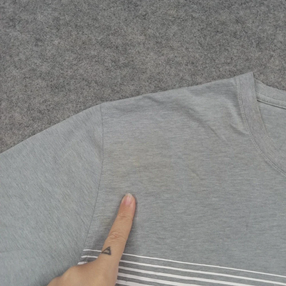 Under Armour Shirt Mens Large Gray Stripe‎ Logo HeatGear Tee Tagless Athletic